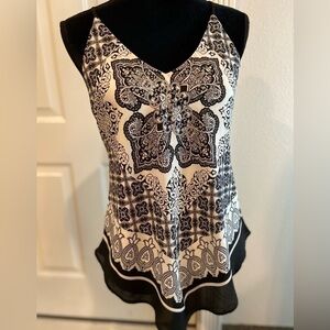 I.N. San Francisco~Black & White V-Neck Handkerchief  Filigree Top~Size M